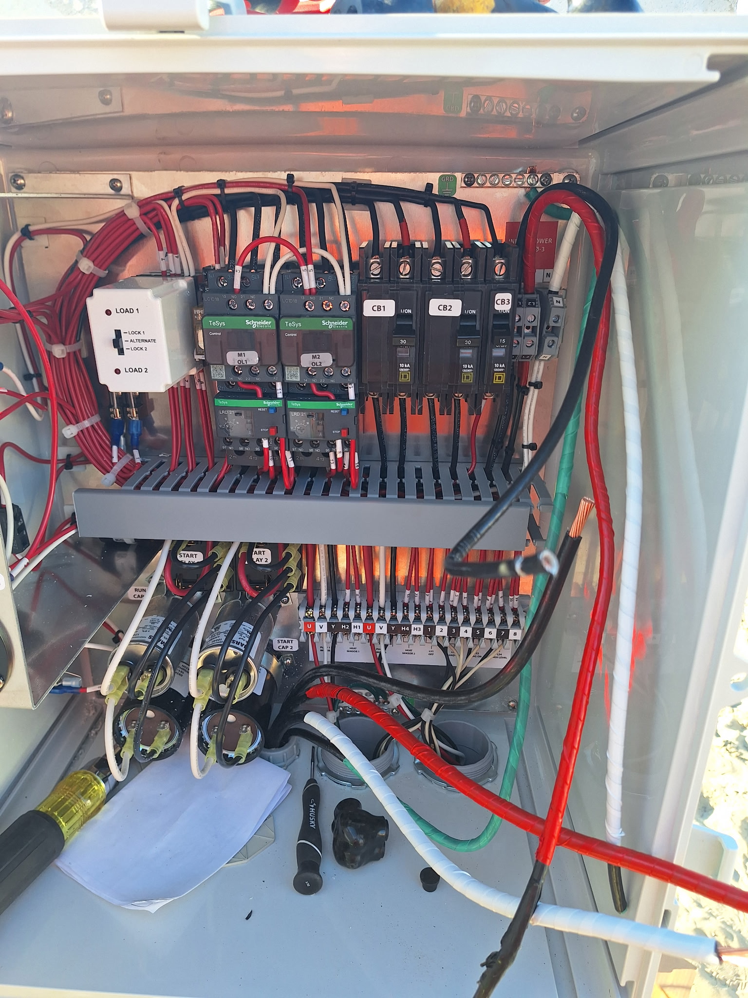 Solar/battery industrial transfer cabinet