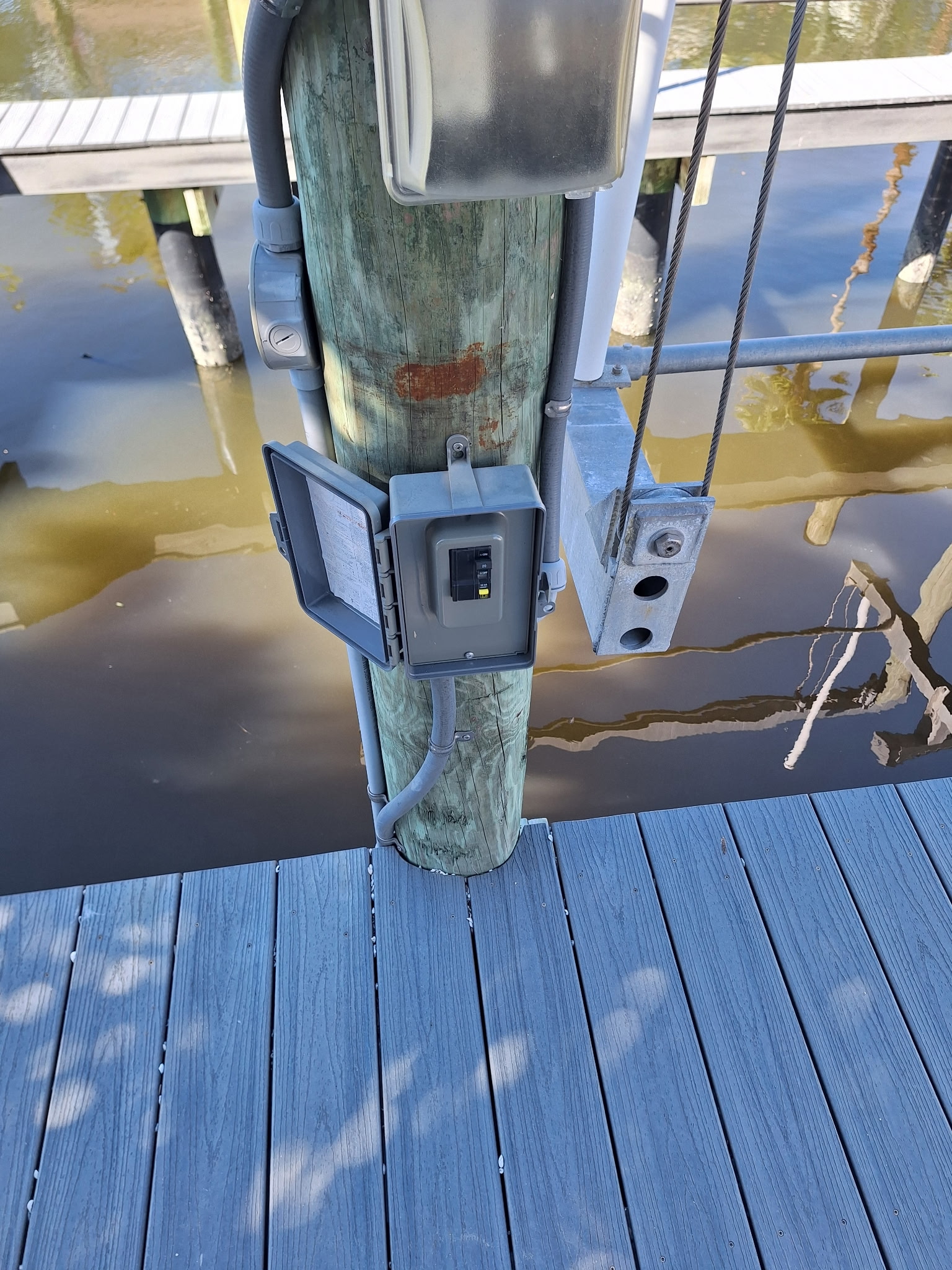 Marine dock power pedestal