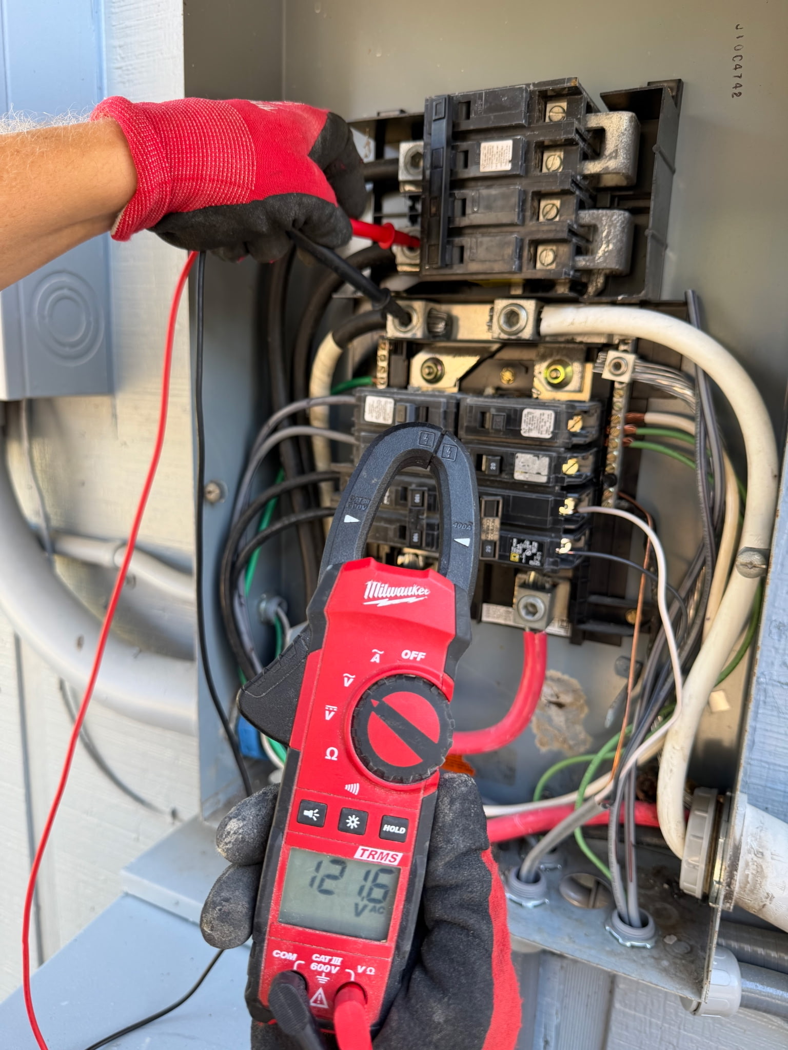 Live amperage test with multimeter